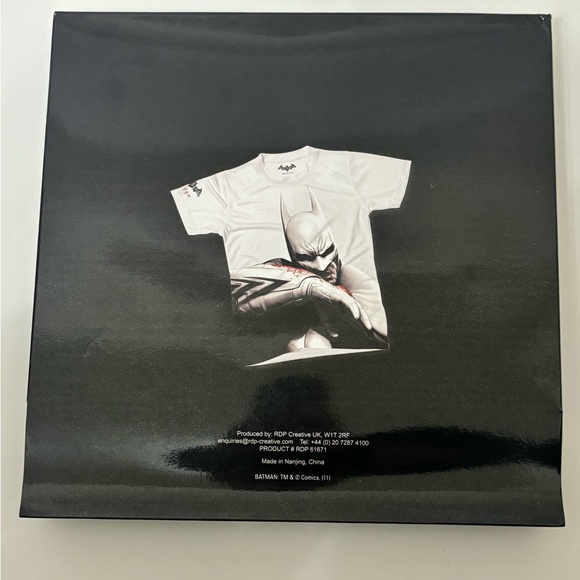 New in Box Collectable BATMAN Arkham City Print T-Shirt Size Large - Picture 3 of 11